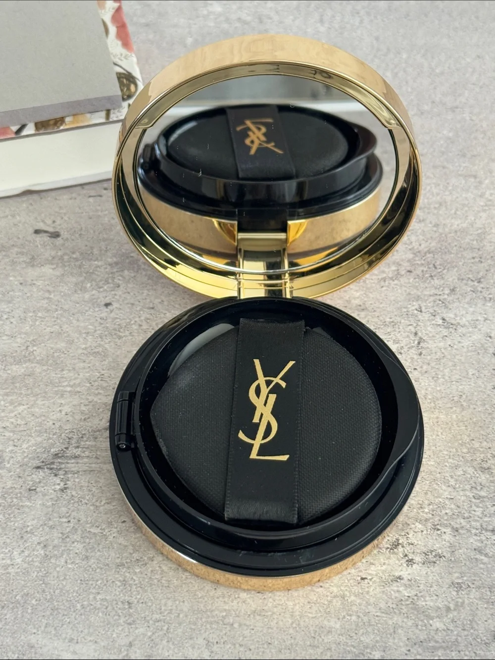 Yves Saint Laurent Skin Affair Soft Glow Cushion Foundation Color LN10